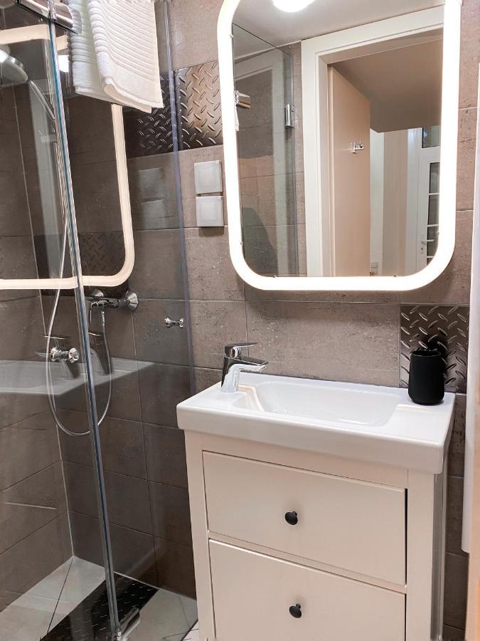 Apartment In The Middle Of Christmas Market Budapest Ngoại thất bức ảnh